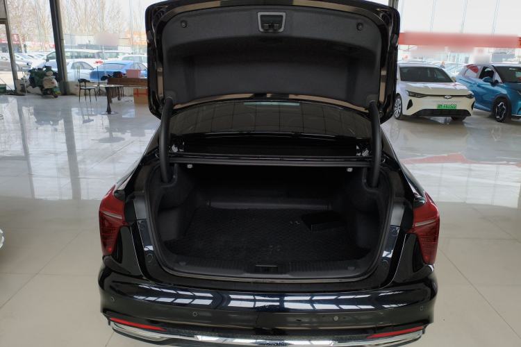 Used Hongqi H5 2025 2.0T Automatic Flag Edition – 500 000 Units Commemorative Version Trunk
