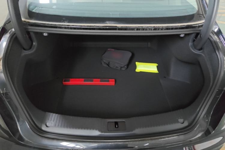Used Hongqi H5 2025 2.0T Automatic Flagship 500 000th Unit Anniversary Edition Trunk
