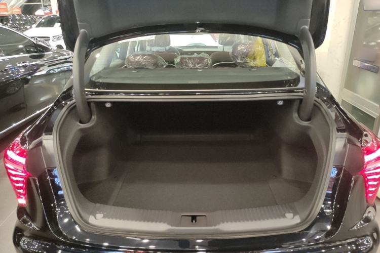 Used Hongqi H5 2025 1.5T DCT Qiyun 500 000th Unit Commemorative Edition Trunk
