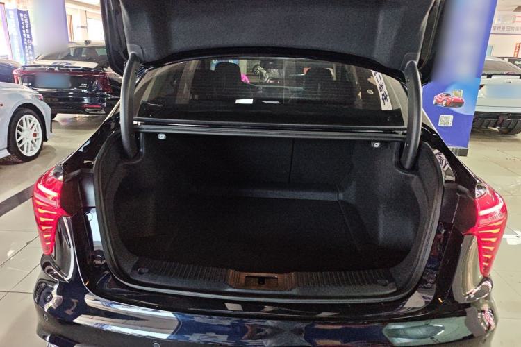 Used Hongqi H5 2025 2.0T Automatic Flag Edition – 500 000 Units Commemorative Version Trunk