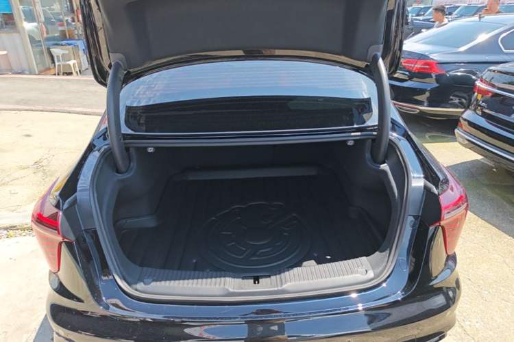Used Hongqi H5 2025 1.5T DCT Xuan Ying Edition Trunk