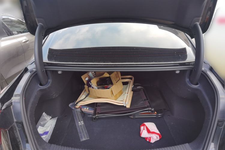 Used Hongqi H5 2025 2.0T Automatic Flag Edition – 500 000 Units Commemorative Version Trunk
