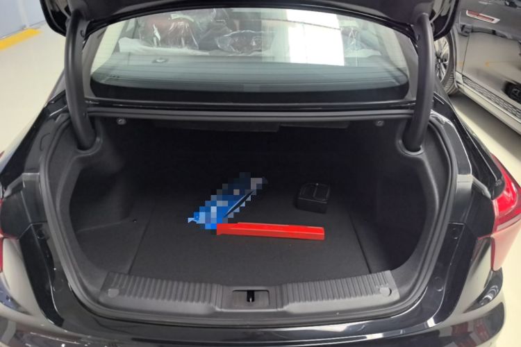 Used Hongqi H5 2025 2.0T Automatic Flag Edition – 500 000 Units Commemorative Version Trunk