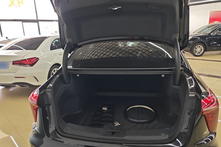 Used Hongqi H5 2025 2.0T Automatic Flag Edition – 500 000 Units Commemorative Version Trunk