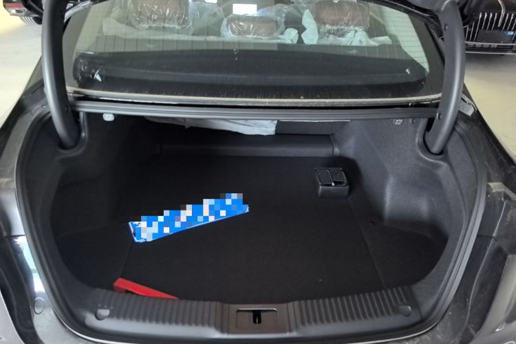 Used Hongqi H5 2025 2.0T Automatic Flag Edition – 500 000 Units Commemorative Version Trunk