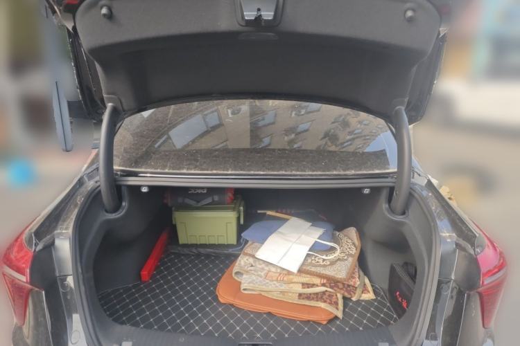 Used Hongqi H5 2025 2.0T Automatic Flag Edition – 500 000 Units Commemorative Version Trunk