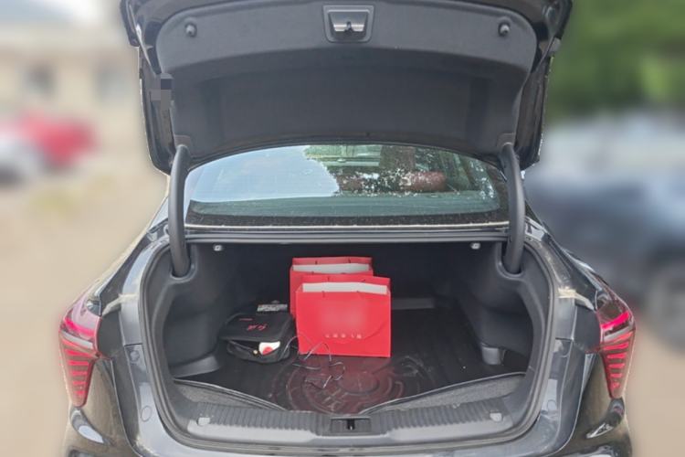 Used Hongqi H5 2025 2.0T Automatic Xuan Ying Edition Trunk