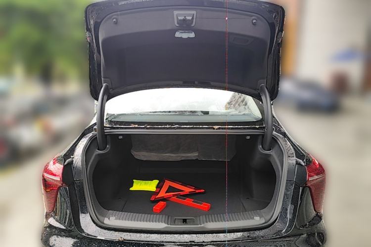 Used Hongqi H5 2025 2.0T Automatic Flag Edition – 500 000 Units Commemorative Version Trunk