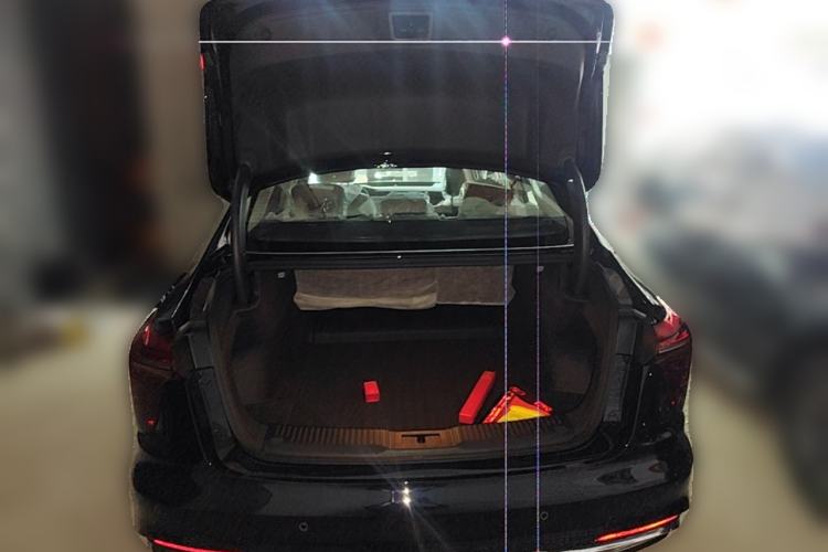 Used Hongqi H5 2025 2.0T Automatic Flag Edition – 500 000 Units Commemorative Version Trunk