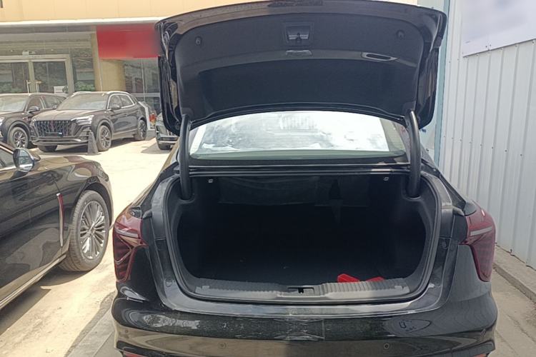Used Hongqi H5 2025 2.0T Automatic Xuan Ying Edition Trunk
