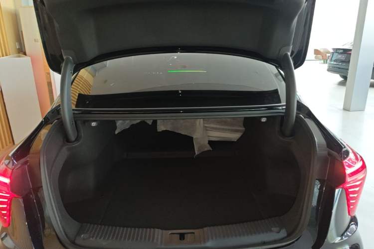 Used Hongqi H5 2025 1.5T DCT Qiyun 500 000th Unit Commemorative Edition Trunk
