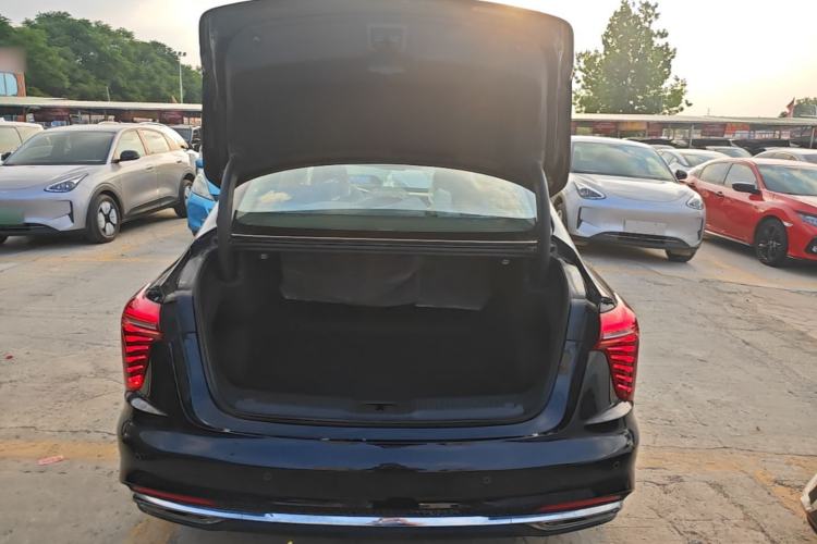 Used Hongqi H5 2025 2.0T Automatic Flag Edition – 500 000 Units Commemorative Version Trunk