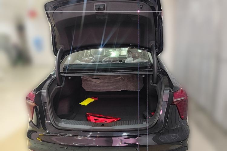 Used Hongqi H5 2025 2.0T Automatic Flag Edition – 500 000 Units Commemorative Version Trunk