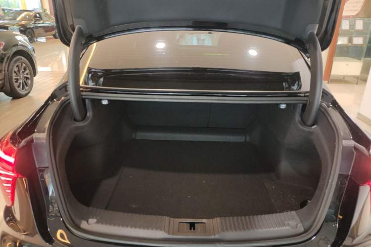 Used Hongqi H5 2025 1.5T DCT Qiyun 500 000th Unit Commemorative Edition Trunk