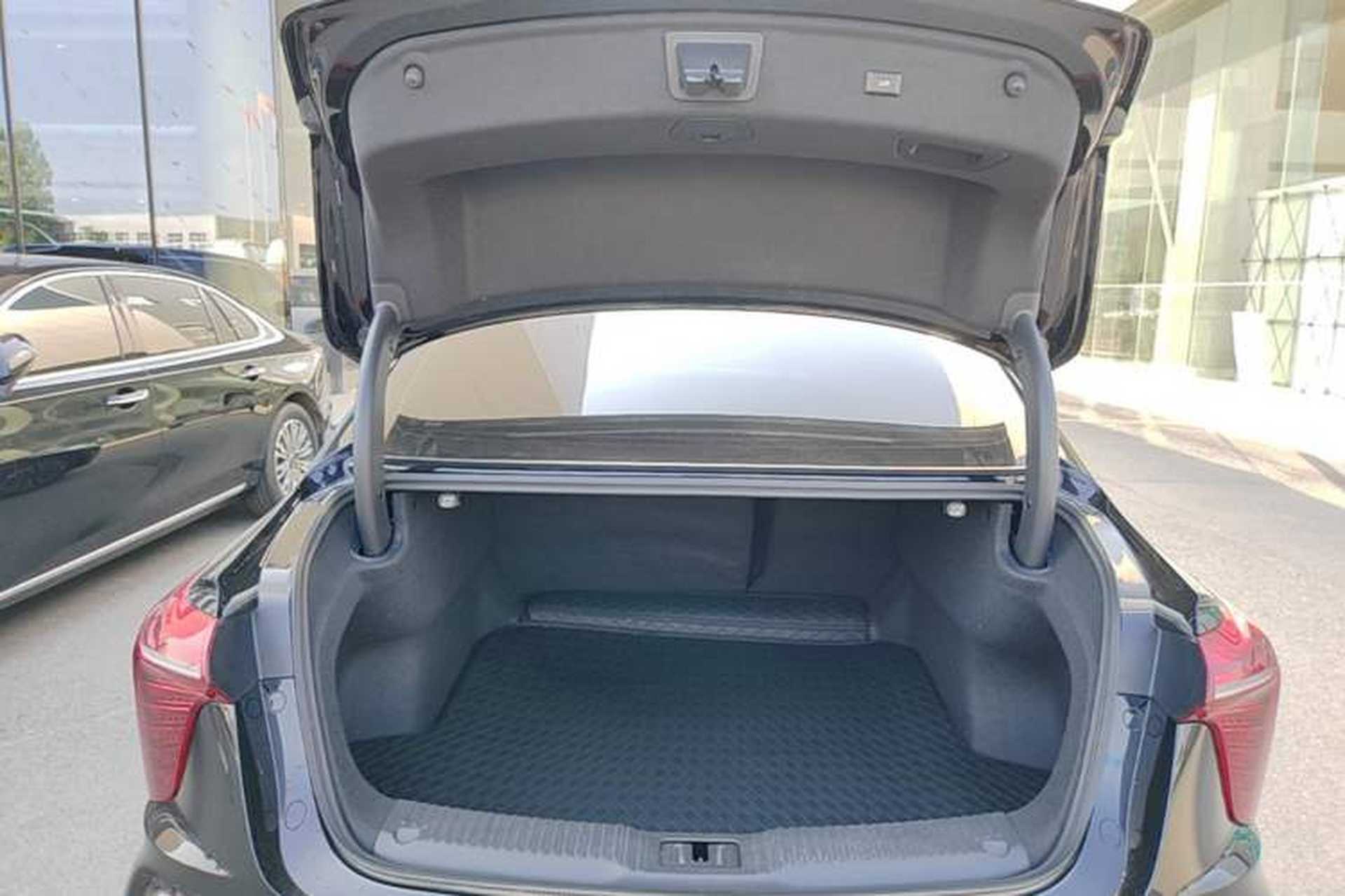 Used Hongqi H5 2025 2.0T Automatic Flag Edition – 500 000 Units Commemorative Version Trunk