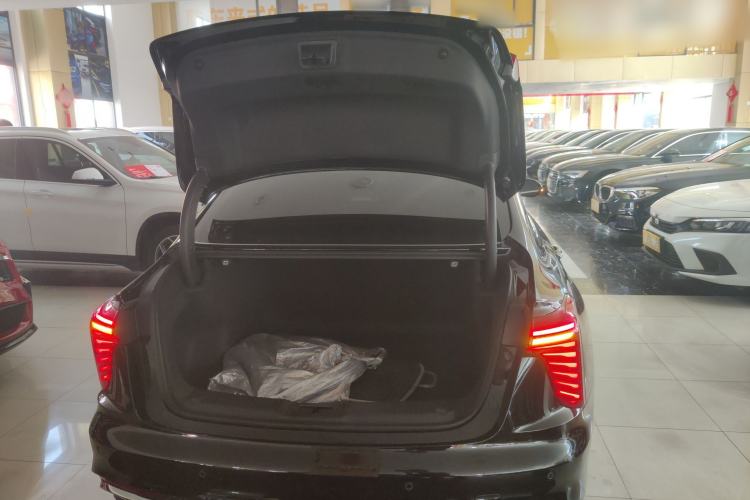 Used Hongqi H5 2025 2.0T Automatic Flag Edition – 500 000 Units Commemorative Version Trunk