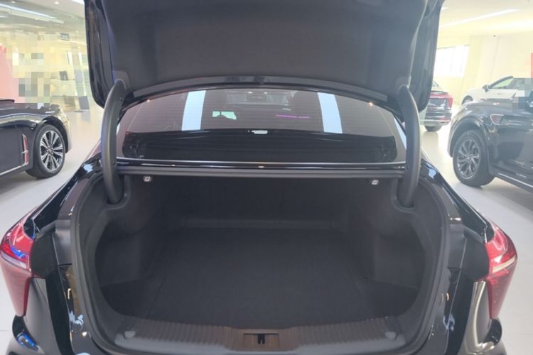 Used Hongqi H5 2025 2.0T Automatic Flag Edition – 500 000 Units Commemorative Version Trunk