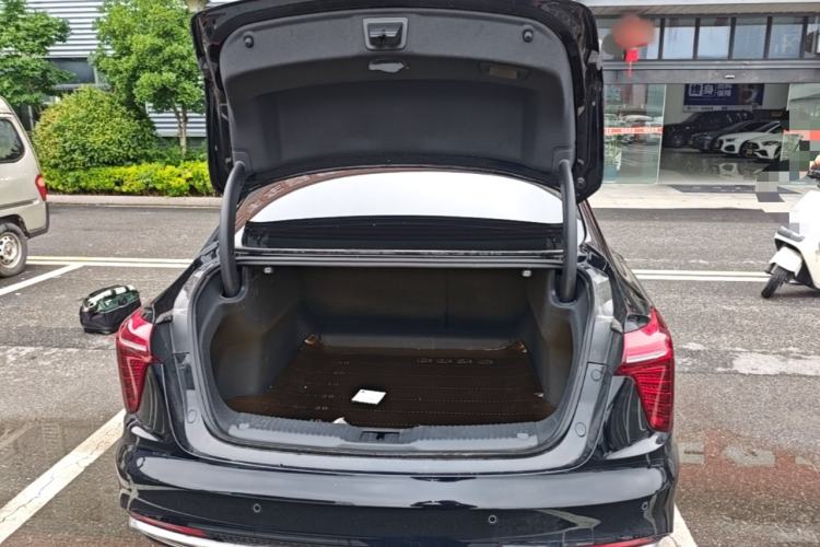 Used Hongqi H5 2025 2.0T Automatic Flag Edition – 500 000 Units Commemorative Version Trunk