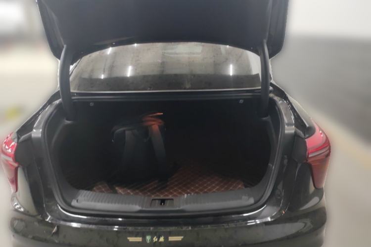 Used Hongqi H5 2025 2.0T Automatic Flag Edition – 500 000 Units Commemorative Version Trunk