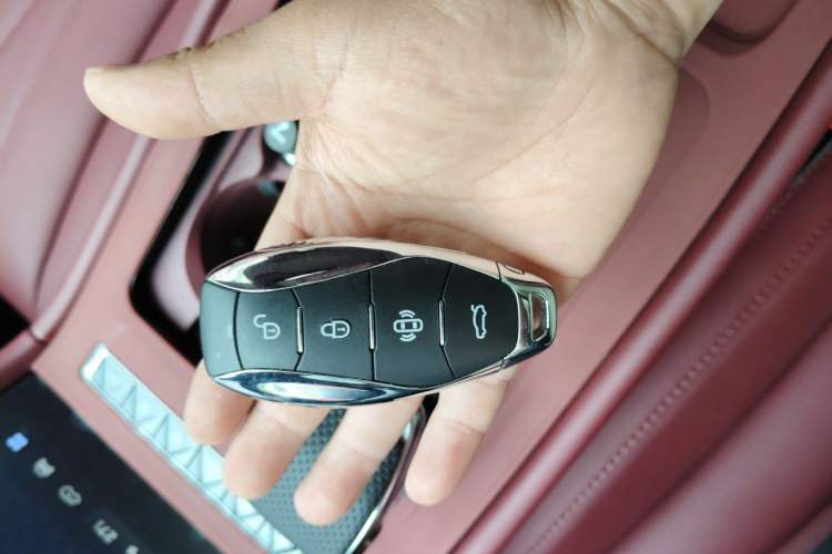 Used Hongqi H5 2025 1.5T DCT Qiyun 500 000th Unit Commemorative Edition Vehicle Key