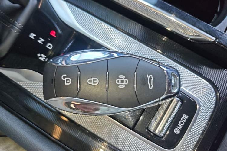 Used Hongqi H5 2025 2.0T Automatic Flag Edition – 500 000 Units Commemorative Version Vehicle Key