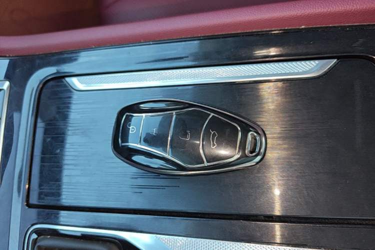 Used Hongqi H5 2025 2.0T Automatic Flag Edition – 500 000 Units Commemorative Version Vehicle Key