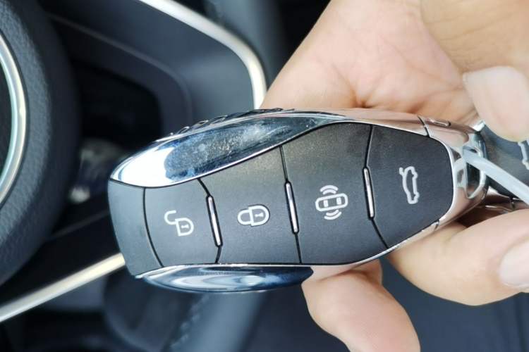 Used Hongqi H5 2025 2.0T Automatic Flag Edition – 500 000 Units Commemorative Version Vehicle Key
