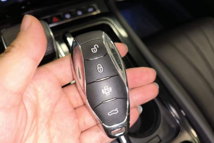 Used Hongqi H5 2025 1.5T DCT Qiyun 500 000th Unit Commemorative Edition Vehicle Key