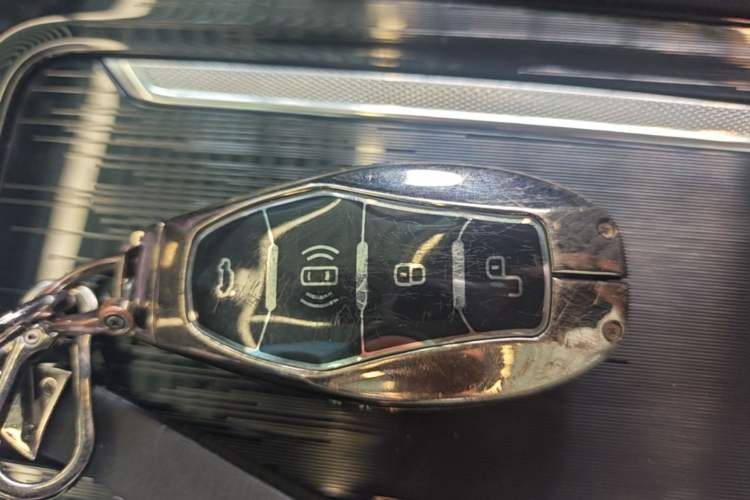 Used Hongqi H5 2025 2.0T Automatic Flag Edition – 500 000 Units Commemorative Version Vehicle Key