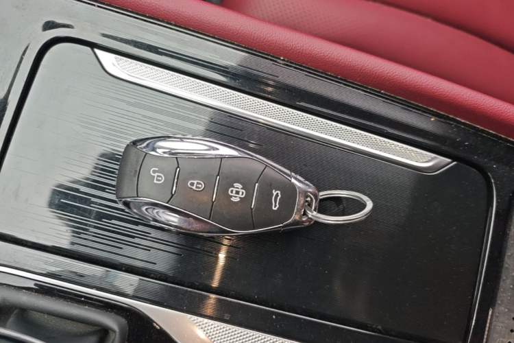 Used Hongqi H5 2025 2.0T Automatic Flag Edition – 500 000 Units Commemorative Version Vehicle Key
