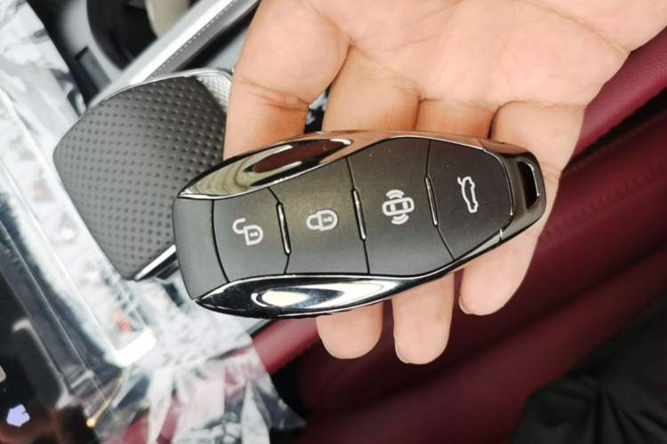 Used Hongqi H5 2025 2.0T Automatic Xuan Ying Edition Vehicle Key