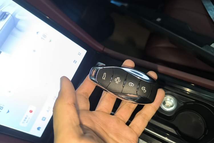 Used Hongqi H5 2025 2.0T Automatic Flag Edition – 500 000 Units Commemorative Version Vehicle Key