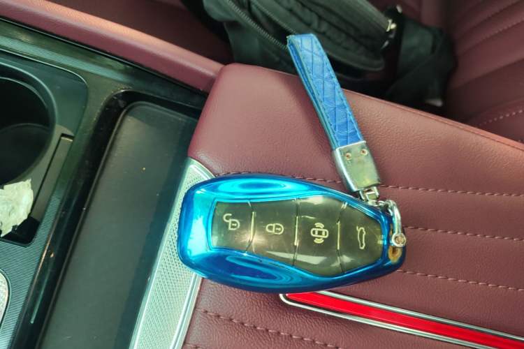 Used Hongqi H5 2025 1.5T DCT Xuan Ying Edition Vehicle Key