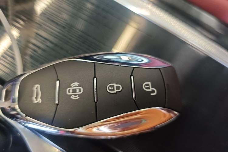 Used Hongqi H5 2025 1.5T DCT Xuan Ying Edition Vehicle Key