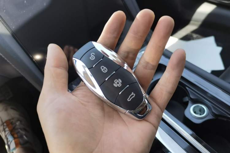 Used Hongqi H5 2025 2.0T Automatic Flag Edition – 500 000 Units Commemorative Version Vehicle Key