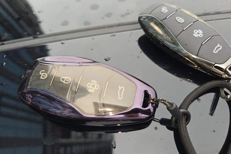 Used Hongqi H5 2025 1.5T DCT Xuan Ying Edition Vehicle Key