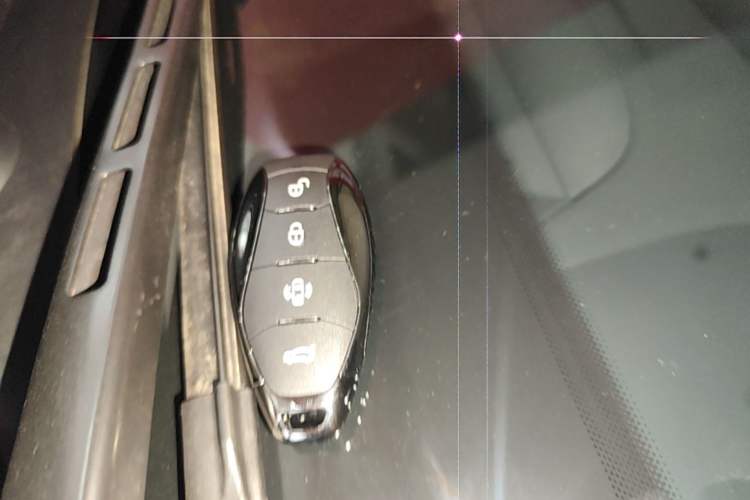 Used Hongqi H5 2025 1.5T DCT Xuan Ying Edition Vehicle Key