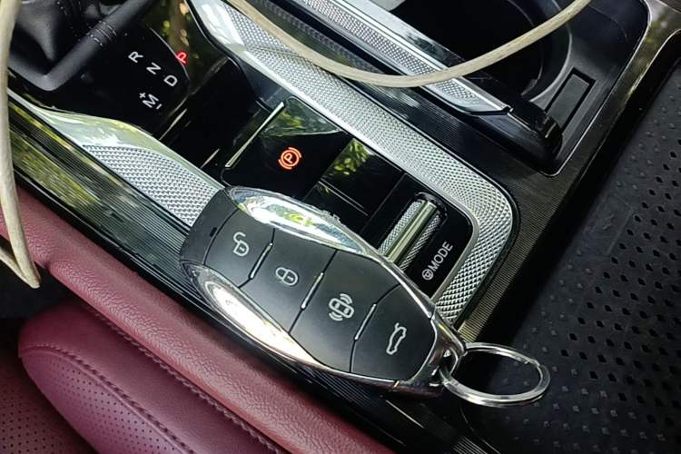 Used Hongqi H5 2025 2.0T Automatic Xuan Ying Edition Vehicle Key