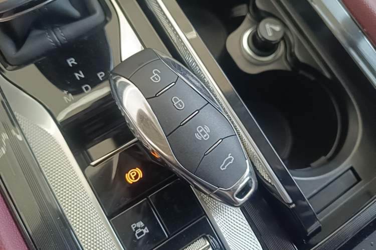 Used Hongqi H5 2025 2.0T Automatic Flag Edition – 500 000 Units Commemorative Version Vehicle Key