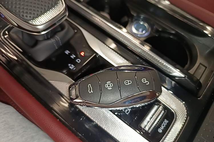Used Hongqi H5 2025 2.0T Automatic Flag Edition – 500 000 Units Commemorative Version Vehicle Key