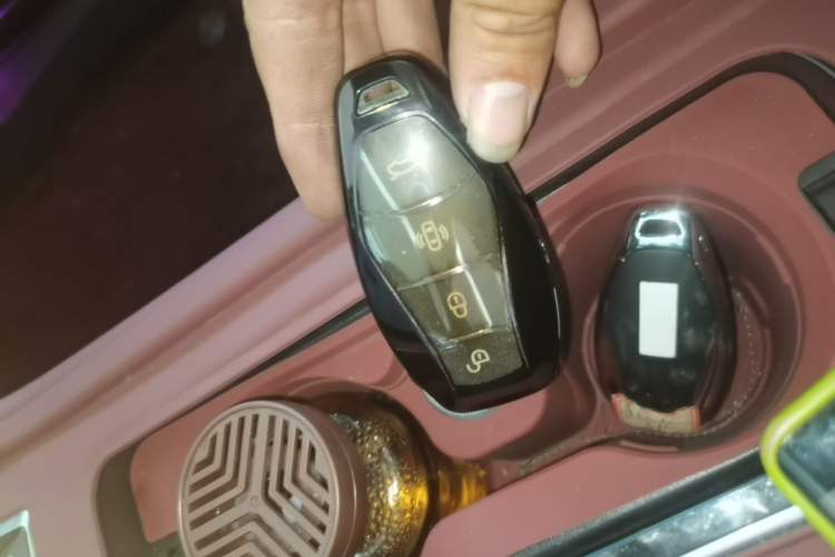 Used Hongqi H5 2025 2.0T Automatic Flag Edition – 500 000 Units Commemorative Version Vehicle Key