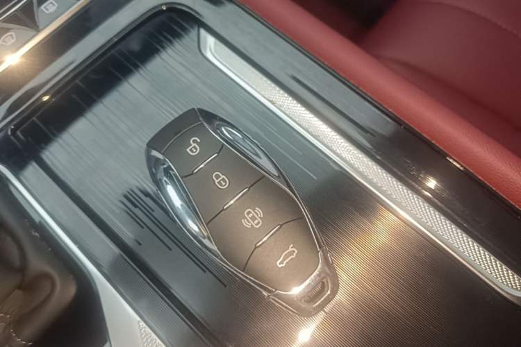 Used Hongqi H5 2025 2.0T Automatic Flag Edition – 500 000 Units Commemorative Version Vehicle Key