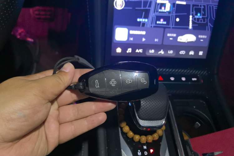 Used Hongqi H5 2025 2.0T Automatic Xuan Ying Edition Vehicle Key