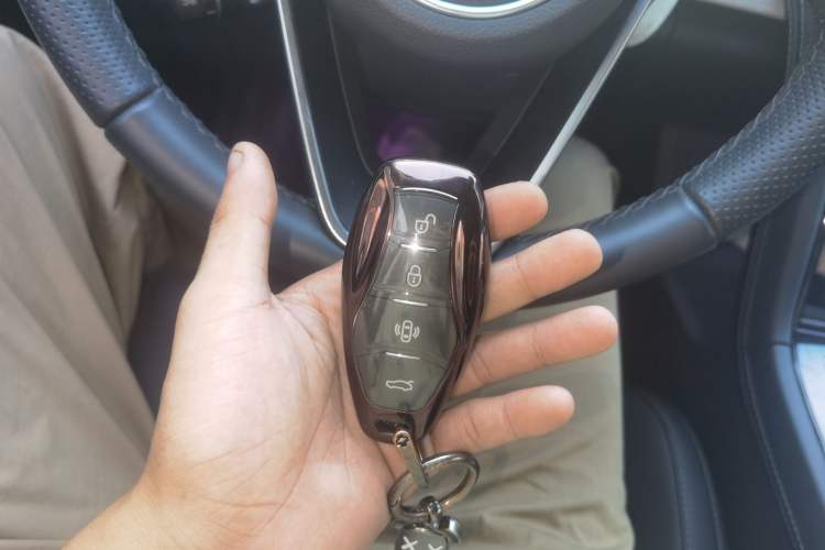 Used Hongqi H5 2025 2.0T Automatic Flag Edition – 500 000 Units Commemorative Version Vehicle Key