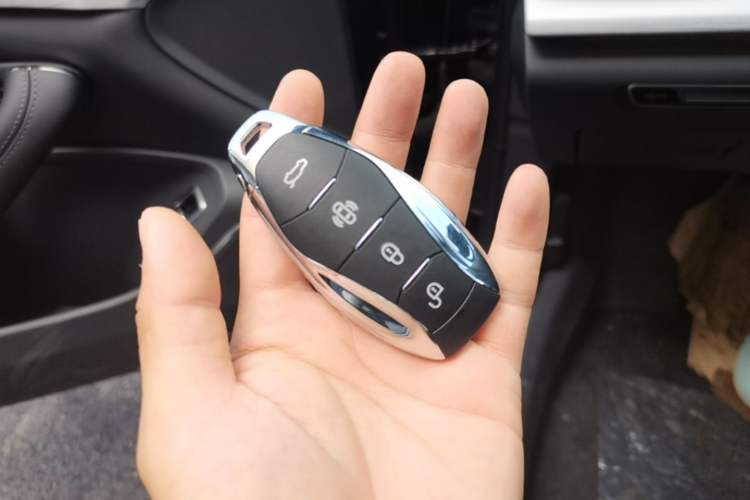 Used Hongqi H5 2025 2.0T Automatic Flag Edition – 500 000 Units Commemorative Version Vehicle Key