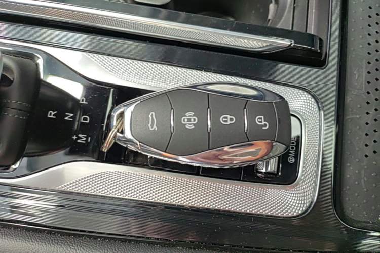 Used Hongqi H5 2025 2.0T Automatic Flag Edition – 500 000 Units Commemorative Version Vehicle Key