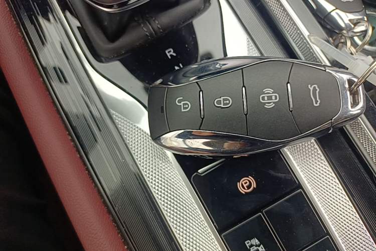 Used Hongqi H5 2025 2.0T Automatic Flag Edition – 500 000 Units Commemorative Version Vehicle Key