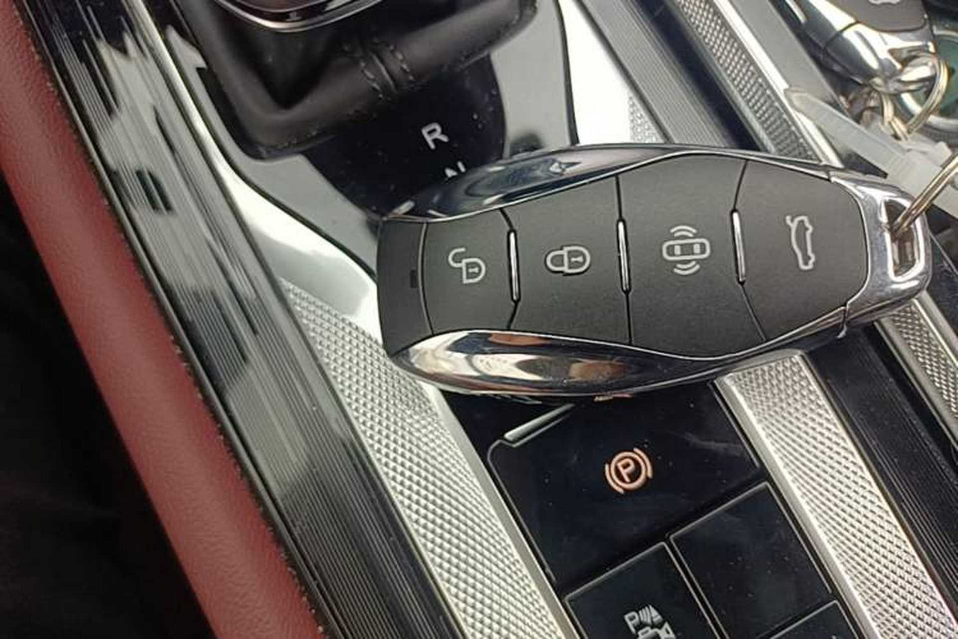 Used Hongqi H5 2025 2.0T Automatic Flag Edition – 500 000 Units Commemorative Version Vehicle Key