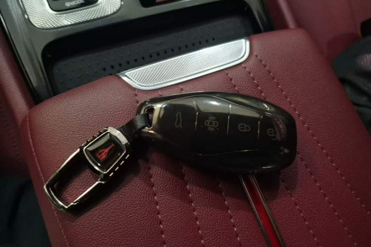 Used Hongqi H5 2025 2.0T Automatic Xuan Ying Edition Vehicle Key