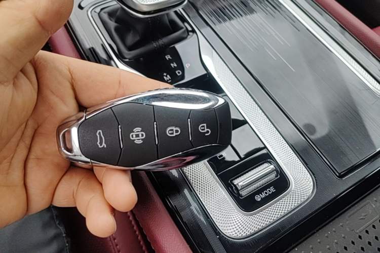 Used Hongqi H5 2025 2.0T Automatic Flag Edition – 500 000 Units Commemorative Version Vehicle Key